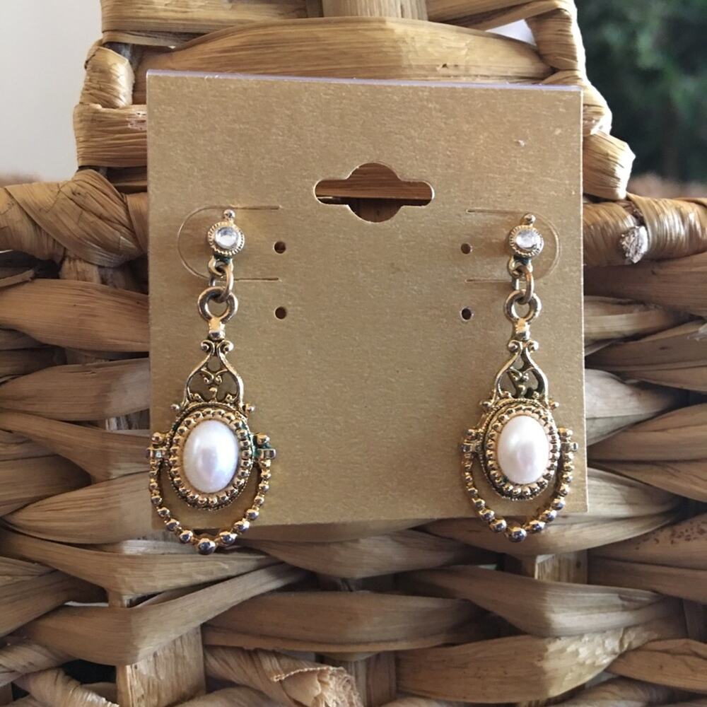 Vintage elegant pearl drop pierced earrings